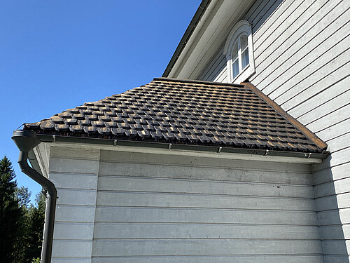 Close up of tarred wood shingle roof